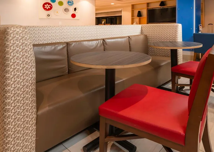 Express By Ihg Hotel Rochelle