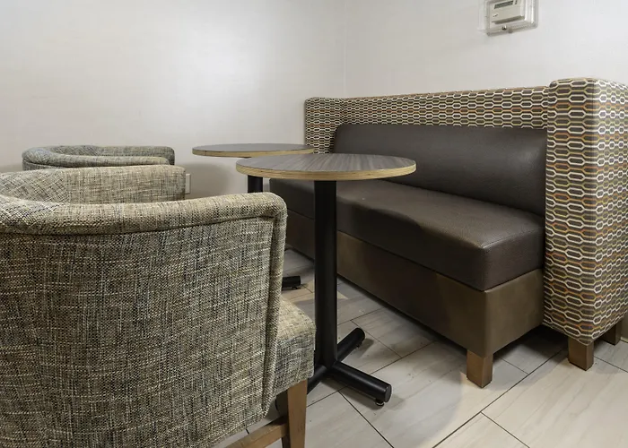 Hotel Express By Ihg Rochelle