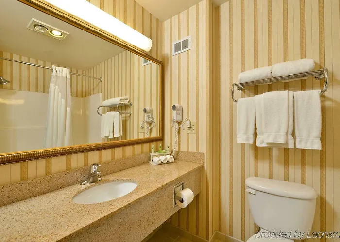 Express By Ihg Hotel 2*